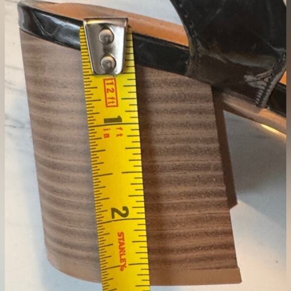 Old Navy Black Jack Heel Ankle Strap Sandals
Sz 8
NWT - Picture 9 of 9